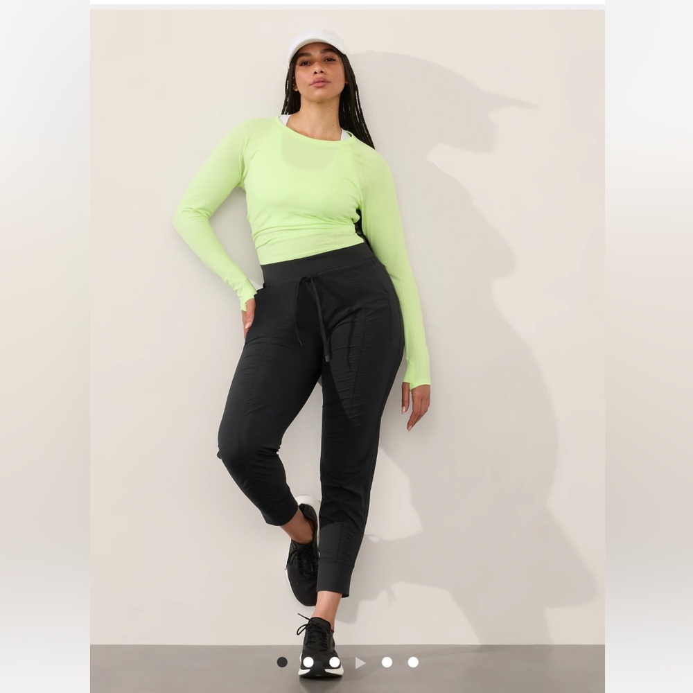NWT Athleta Attitude II Pant Midrise Jogger Black Size 4Petite